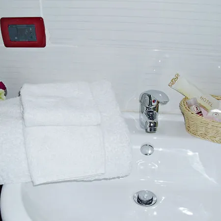 Jolly Center فندق تيرانا