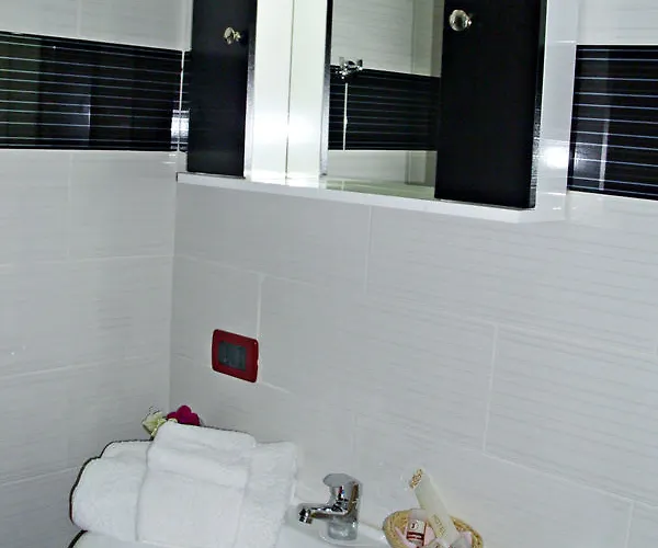 Jolly Center 3* Tirana