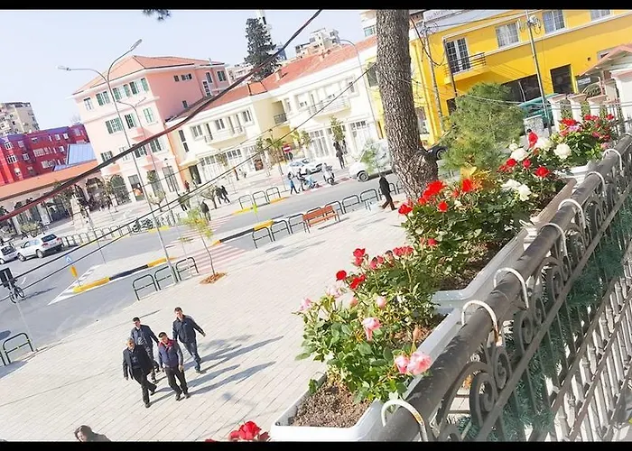 Jolly Center 3* Tirana